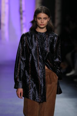 Noon By Noor Sonbahar 2016 giyen model