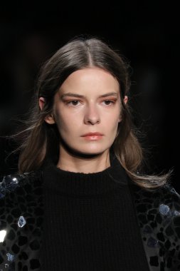 Noon By Noor Sonbahar 2016 giyen model