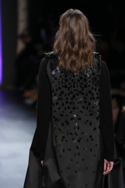 Noon By Noor Sonbahar 2016 giyen model