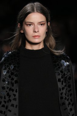 Noon By Noor Sonbahar 2016 giyen model