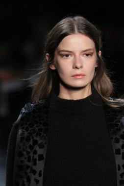 Noon By Noor Sonbahar 2016 giyen model