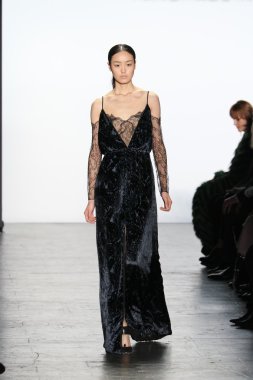 Model giyen Dennis Basso Sonbahar 2016