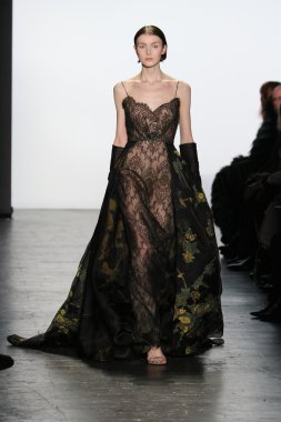 Model giyen Dennis Basso Sonbahar 2016