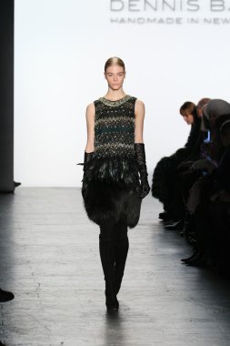 Model giyen Dennis Basso Sonbahar 2016