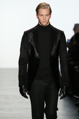 Carmen Marc Valvo Runway show