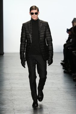 Carmen Marc Valvo Runway show