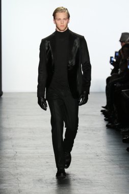 Carmen Marc Valvo Runway show