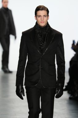 Carmen Marc Valvo Runway show