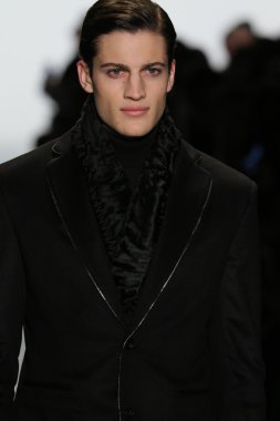 Carmen Marc Valvo Runway show