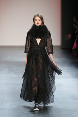 model wearing Salinas Fall 2016