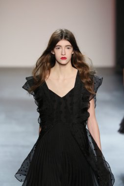 model wearing Salinas Fall 2016