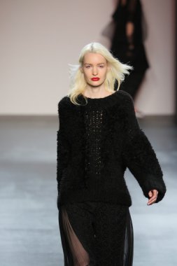 model wearing Salinas Fall 2016