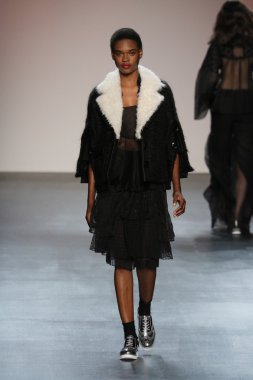 model wearing Salinas Fall 2016