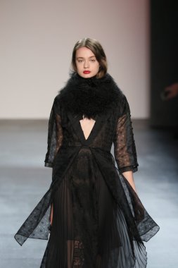 model wearing Salinas Fall 2016