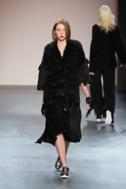 model wearing Salinas Fall 2016