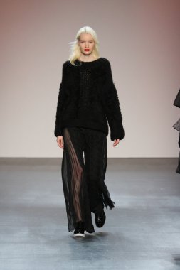 model wearing Salinas Fall 2016