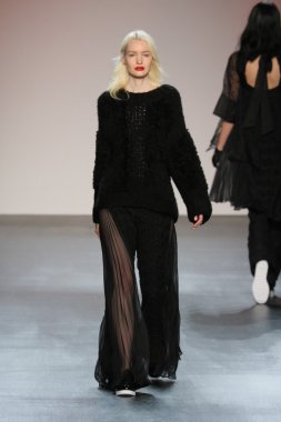 model wearing Salinas Fall 2016