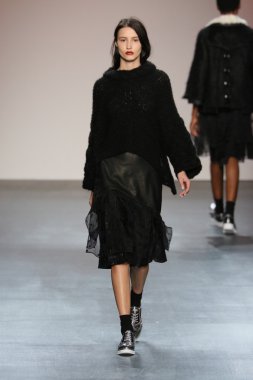 model wearing Salinas Fall 2016