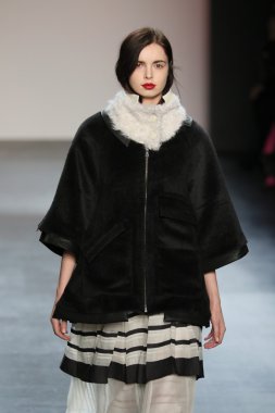model wearing Salinas Fall 2016
