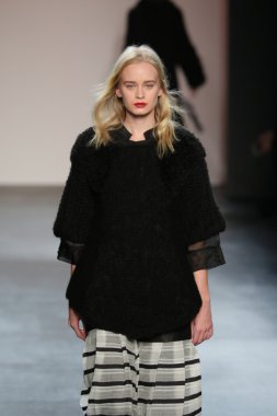 model wearing Salinas Fall 2016