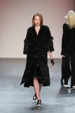 model wearing Salinas Fall 2016