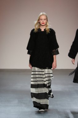 model wearing Salinas Fall 2016