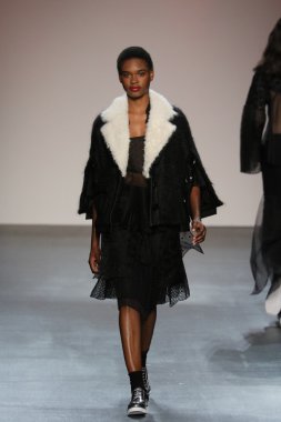 model wearing Salinas Fall 2016