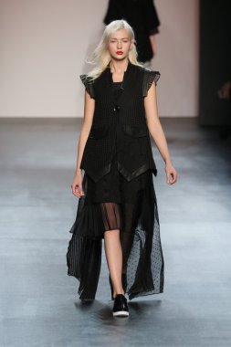 model wearing Salinas Fall 2016