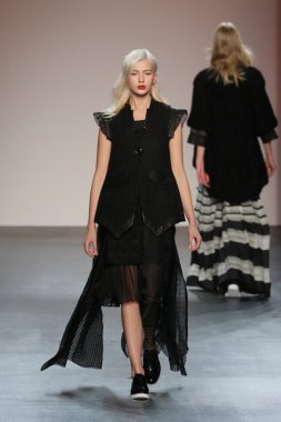 model wearing Salinas Fall 2016