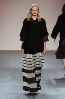 model wearing Salinas Fall 2016