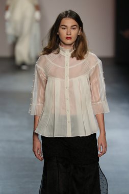 model wearing Salinas Fall 2016