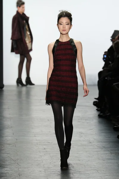 Carmen marc valvo laufsteg show — Stockfoto