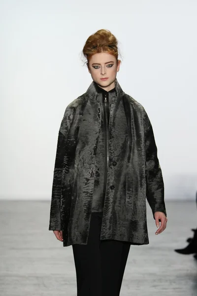 Carmen marc valvo laufsteg show — Stockfoto