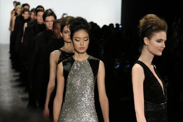 Carmen Marc Valvo Runway show — 图库照片