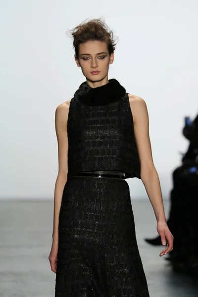 Carmen marc valvo laufsteg show — Stockfoto