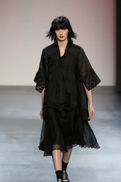 Model wearing Salinas Fall 2016 — Stok fotoğraf