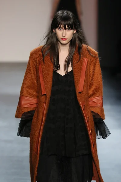 Model wearing Salinas Fall 2016 — 스톡 사진