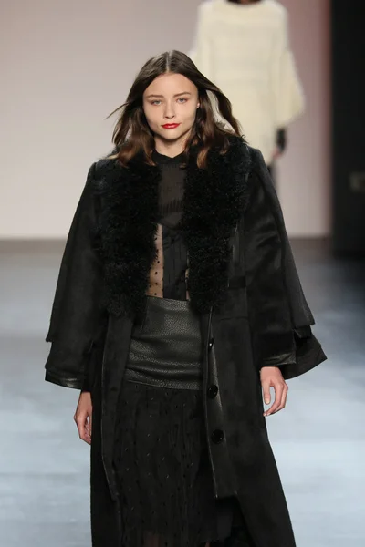 Model wearing Salinas Fall 2016 — Stok fotoğraf