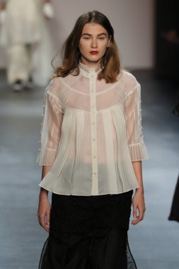 model wearing Salinas Fall 2016