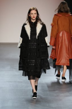 model wearing Salinas Fall 2016