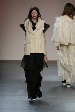 model wearing Salinas Fall 2016