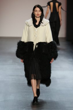 model wearing Salinas Fall 2016