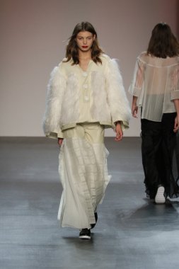 model wearing Salinas Fall 2016