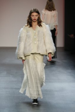 model wearing Salinas Fall 2016