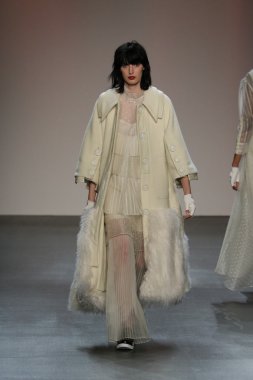 model wearing Salinas Fall 2016