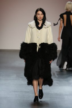 model wearing Salinas Fall 2016