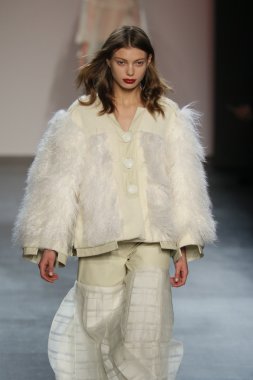 model wearing Salinas Fall 2016