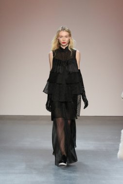 model wearing Salinas Fall 2016