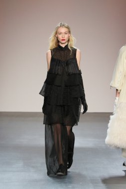 model wearing Salinas Fall 2016