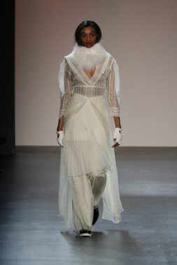 model wearing Salinas Fall 2016